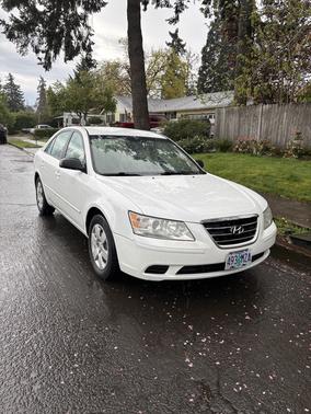 White 2010 Hyundai SONATA GLS