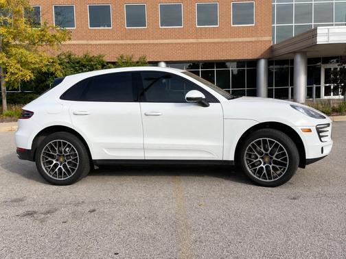 White 2018 Porsche Macan Macan S