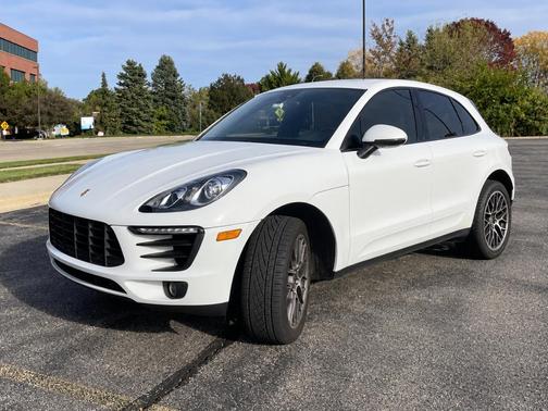 White 2018 Porsche Macan Macan S