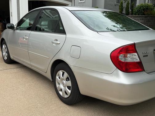 Silver 2002 Toyota Camry LE