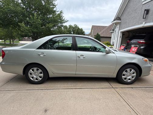 Silver 2002 Toyota Camry LE