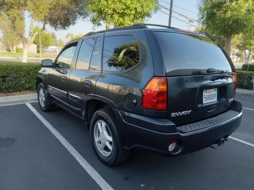 Gray 2004 GMC Envoy SLE