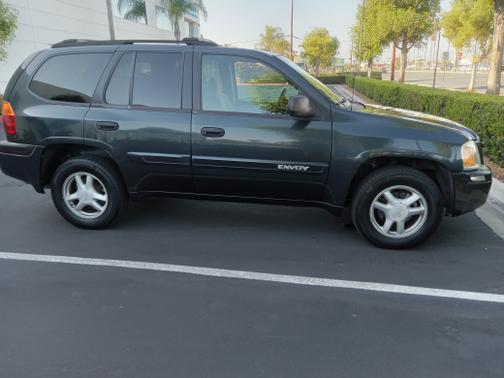 Gray 2004 GMC Envoy SLE