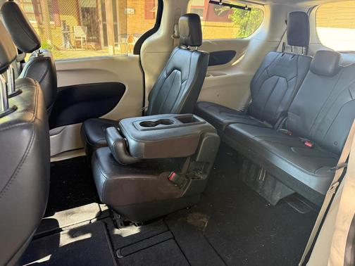 Black 2019 Chrysler Pacifica Touring L