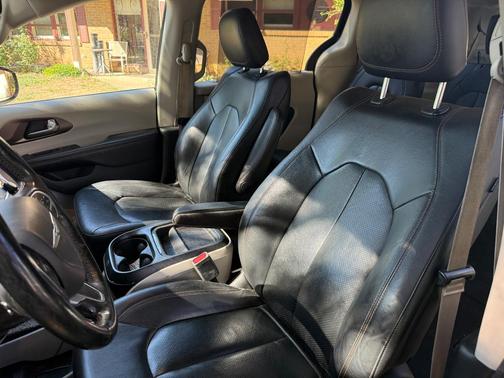 Black 2019 Chrysler Pacifica Touring L