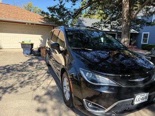 Black 2019 Chrysler Pacifica Touring L