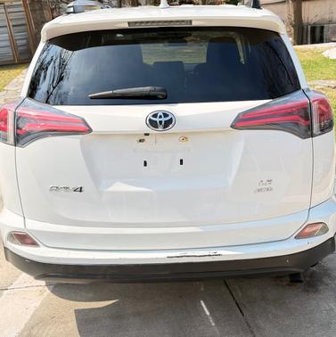 White 2016 Toyota RAV4 LE