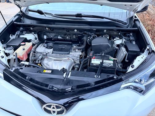 White 2016 Toyota RAV4 LE
