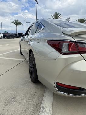 2019 Lexus ES 300h Ultra Luxury