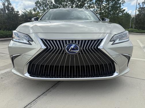 2019 Lexus ES 300h Ultra Luxury