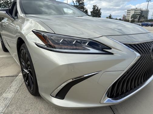 2019 Lexus ES 300h Ultra Luxury