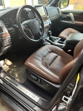 2017 Toyota Land Cruiser Base