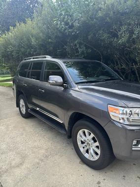 2017 Toyota Land Cruiser Base