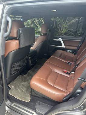 2017 Toyota Land Cruiser Base