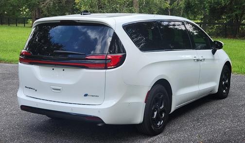 White 2023 Chrysler Pacifica Hybrid Touring L