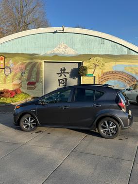 2018 Toyota Prius c Two