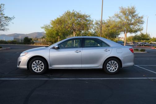 2014 Toyota Camry Hybrid LE