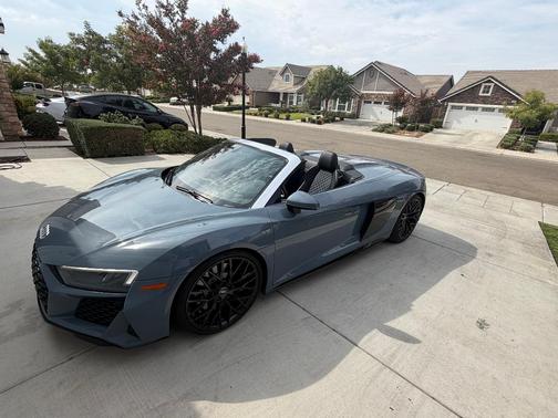 Gray 2020 Audi R8 5.2 V10