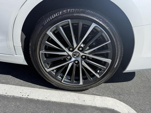 White 2025 Lexus ES 300h Base