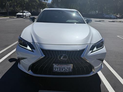 White 2025 Lexus ES 300h Base