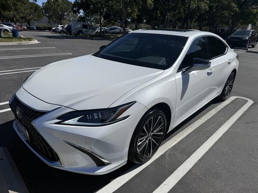 White 2025 Lexus ES 300h Base