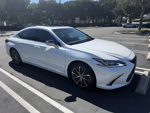 White 2025 Lexus ES 300h Base
