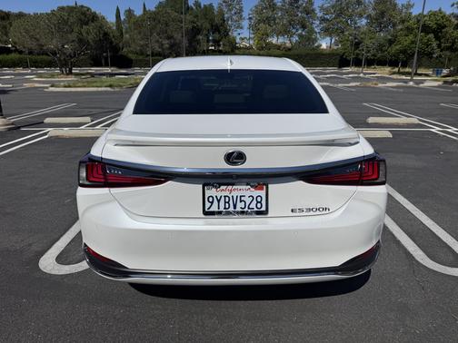 White 2025 Lexus ES 300h Base