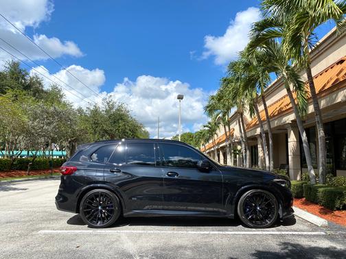 Black 2022 BMW X5 M50i