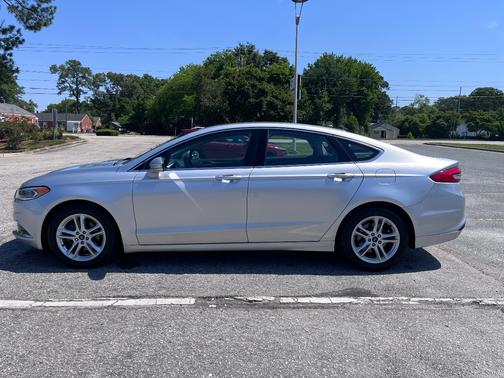 Silver 2018 Ford Fusion SE