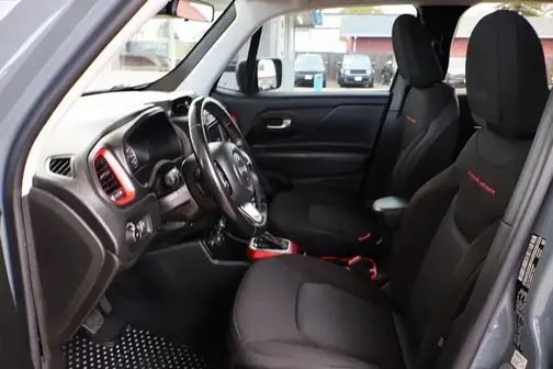 Silver 2017 Jeep Renegade Trailhawk
