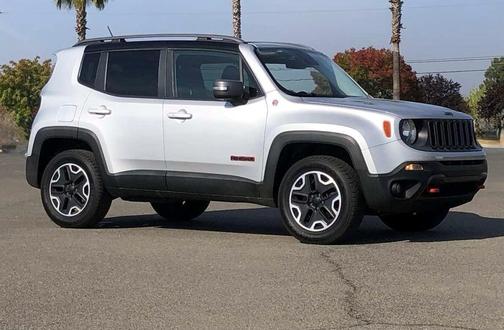 Silver 2017 Jeep Renegade Trailhawk