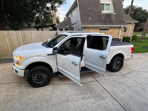White 2016 Ford F-150 Platinum