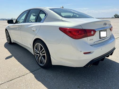 White 2014 INFINITI Q50 Sport