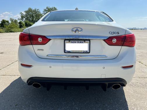 White 2014 INFINITI Q50 Sport