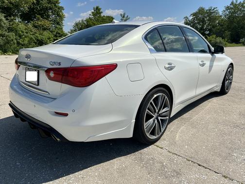 White 2014 INFINITI Q50 Sport