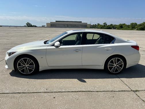 White 2014 INFINITI Q50 Sport