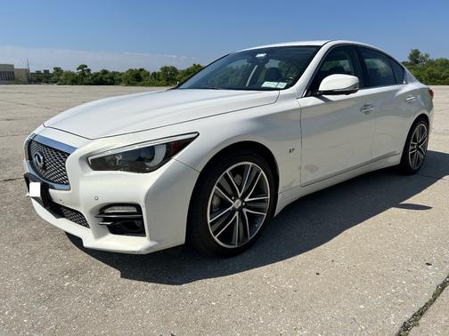 White 2014 INFINITI Q50 Sport