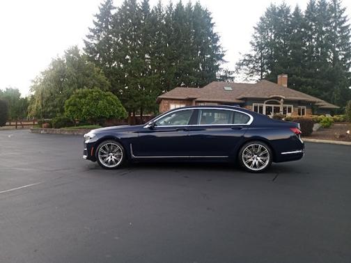 Blue 2022 BMW 740 i xDrive
