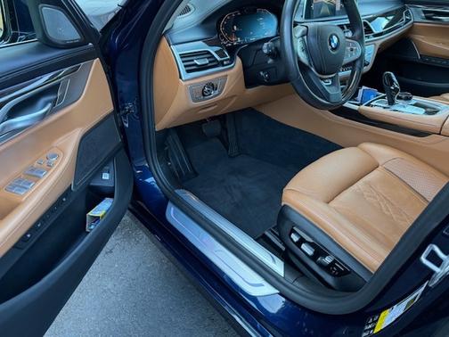 Blue 2022 BMW 740 i xDrive