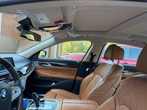 Blue 2022 BMW 740 i xDrive