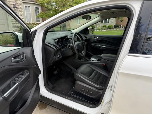 White 2017 Ford Escape SE