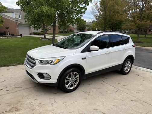 White 2017 Ford Escape SE
