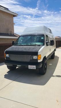 White 2003 Ford E350 Super Duty Base