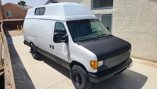 White 2003 Ford E350 Super Duty Base