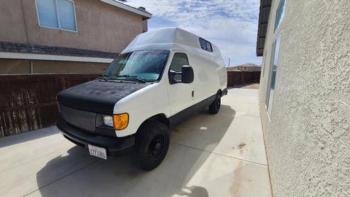White 2003 Ford E350 Super Duty Base