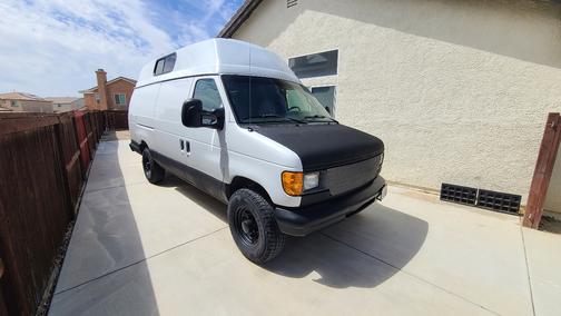 White 2003 Ford E350 Super Duty Base