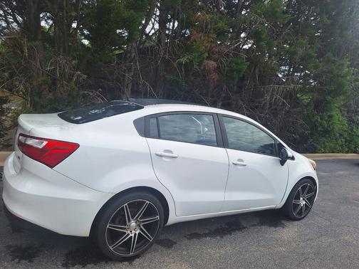 White 2017 Kia Rio LX