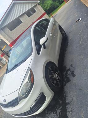 White 2017 Kia Rio LX