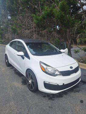 White 2017 Kia Rio LX