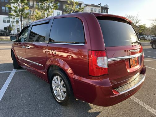 2016 Chrysler Town & Country Touring